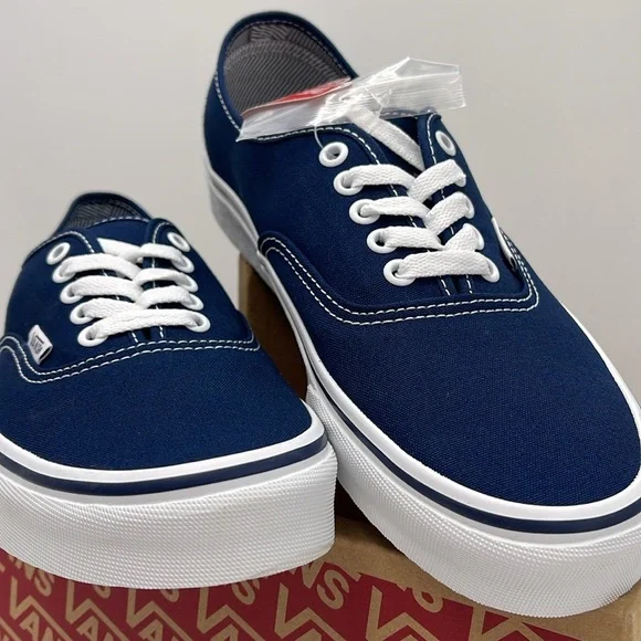 Vans • WMNS Authentic (Angstrplng) Dress Blue/True White 
VN000EE332D
Sneakers - Picture 14 of 16